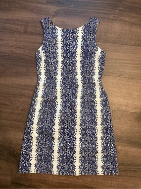 The Limited Sleeveless Blue and White Patterned Knit Sheath Dress